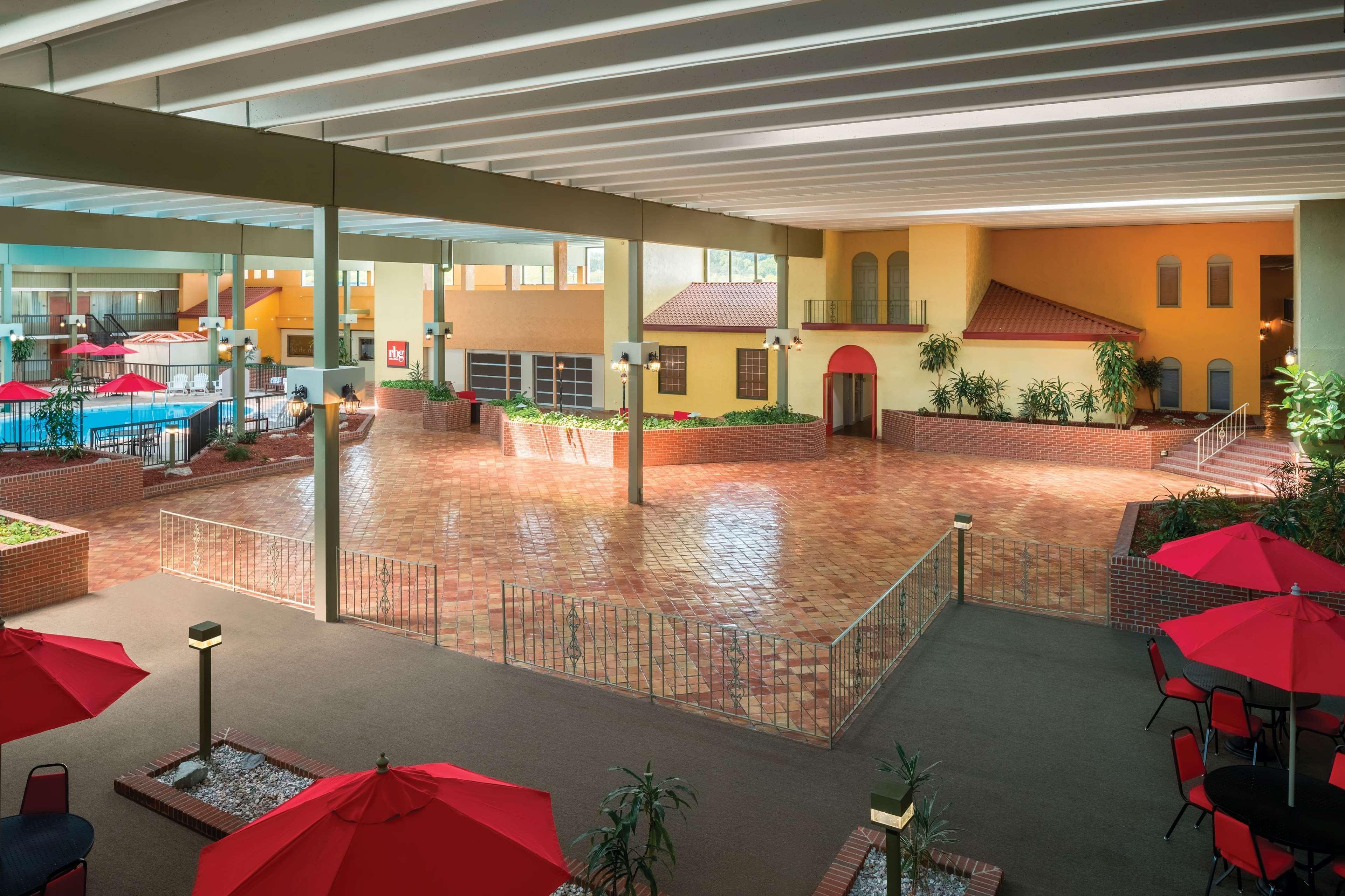 Ramada By Wyndham Hotel Indiana