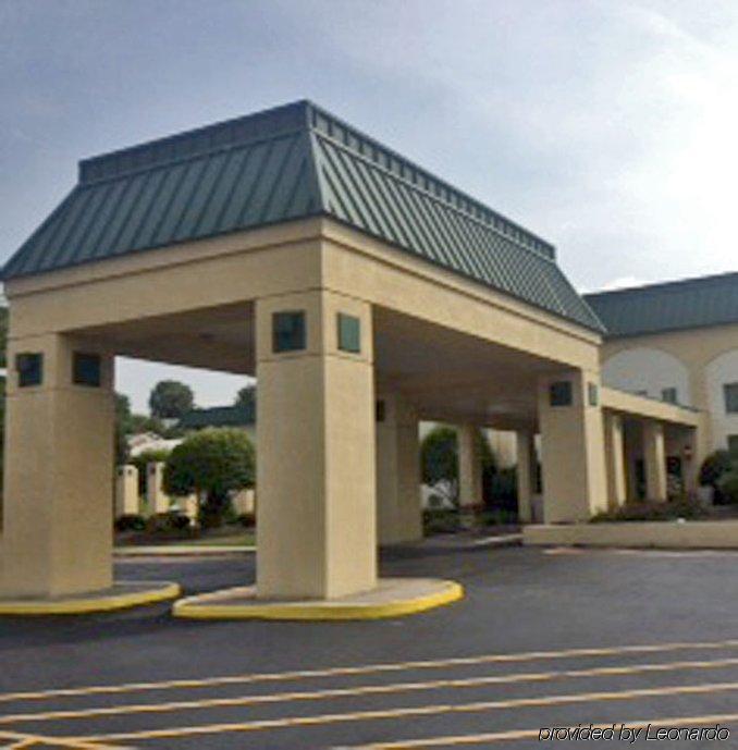 Ramada By Wyndham Hotel Indiana